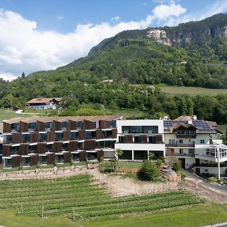 Hotel Tenz 2025 Монтаня Екстериор снимка