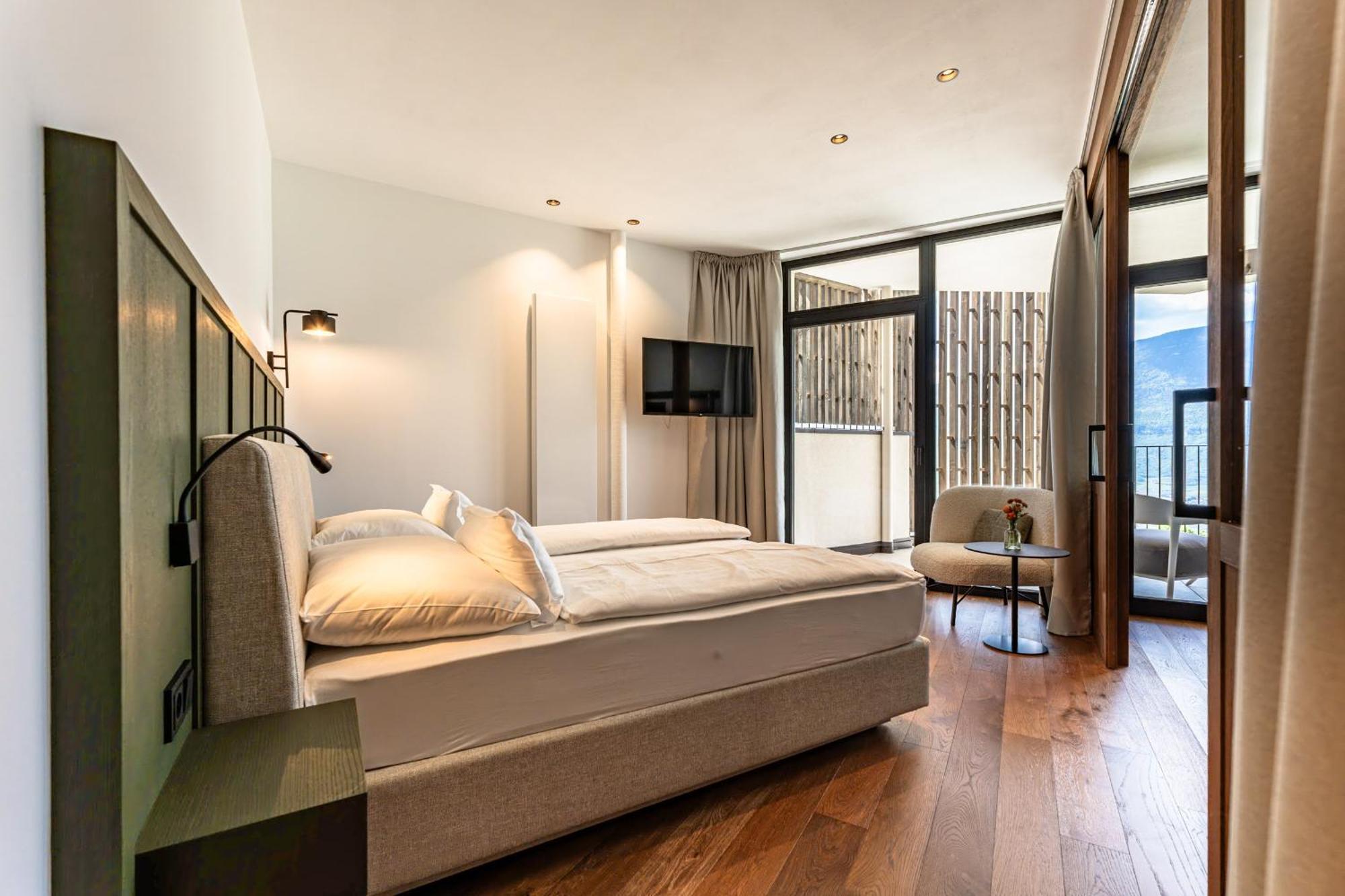Hotel Tenz 2025 Монтаня Екстериор снимка