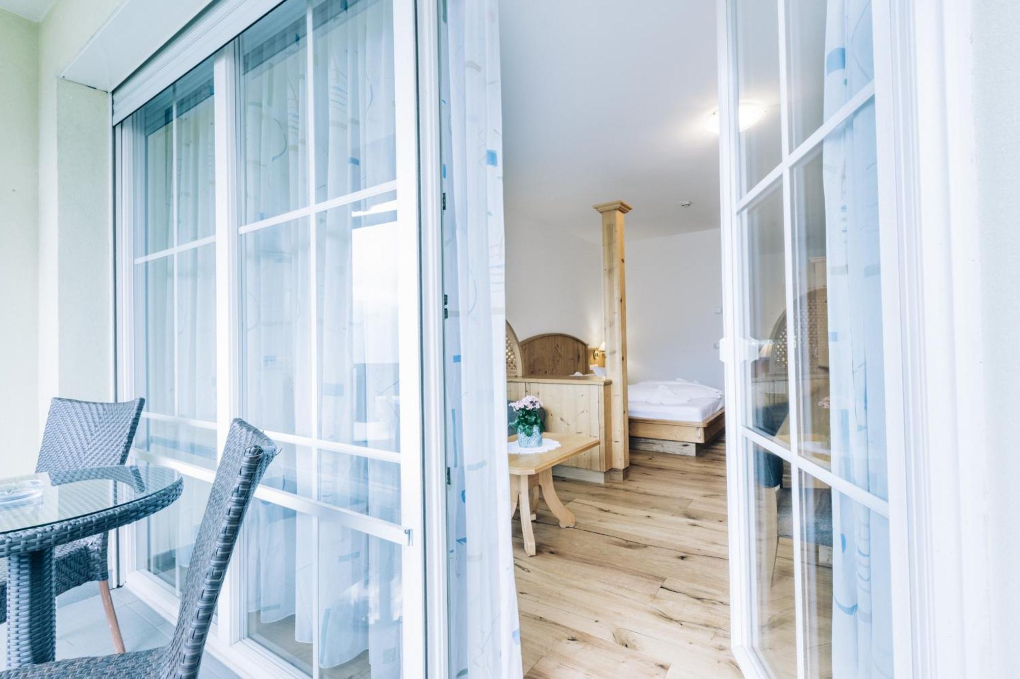 Hotel Tenz 2025 Монтаня Екстериор снимка
