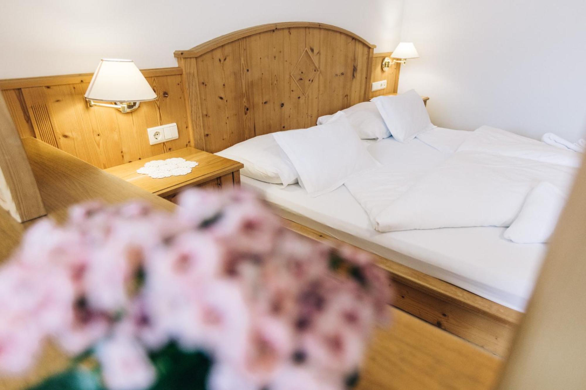Hotel Tenz 2025 Монтаня Екстериор снимка